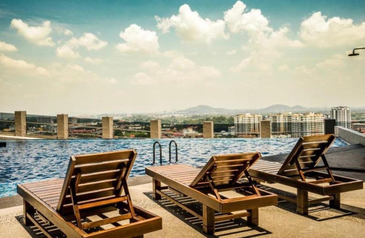 Imperio.Res - Near To Jonker & Mall - Pool View Malacca Esterno foto